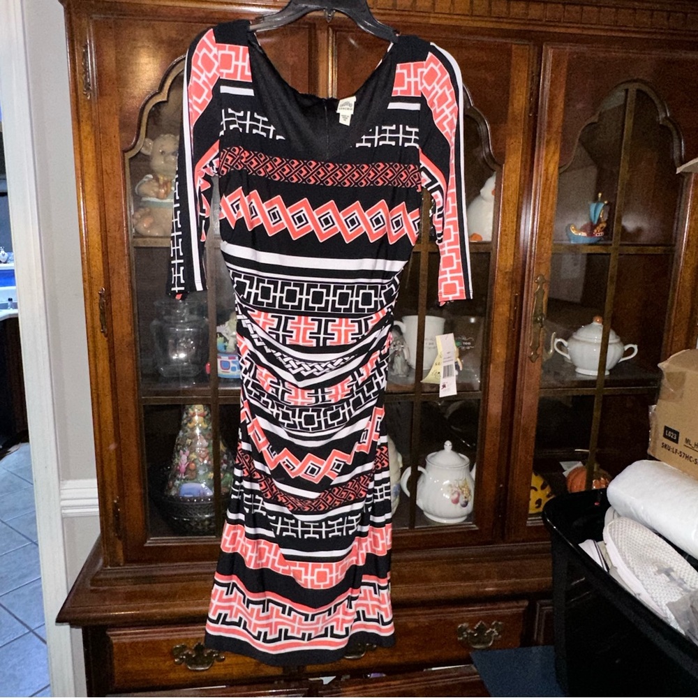 NWT SANGRIA 3/4 sleeves V Neckline Wrap Dress Geometric Coral & Black size 10